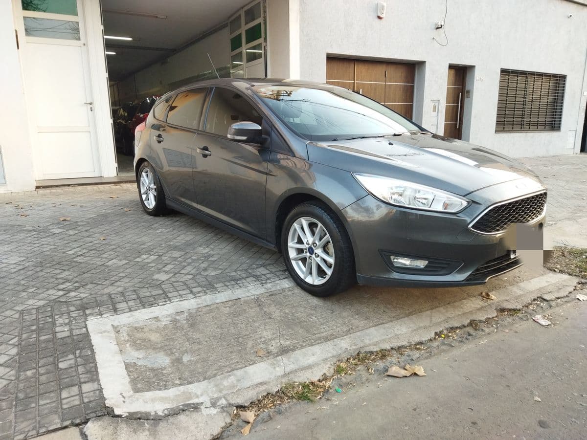 Foto de FORD FOCUS L/16 1.6 5 P S