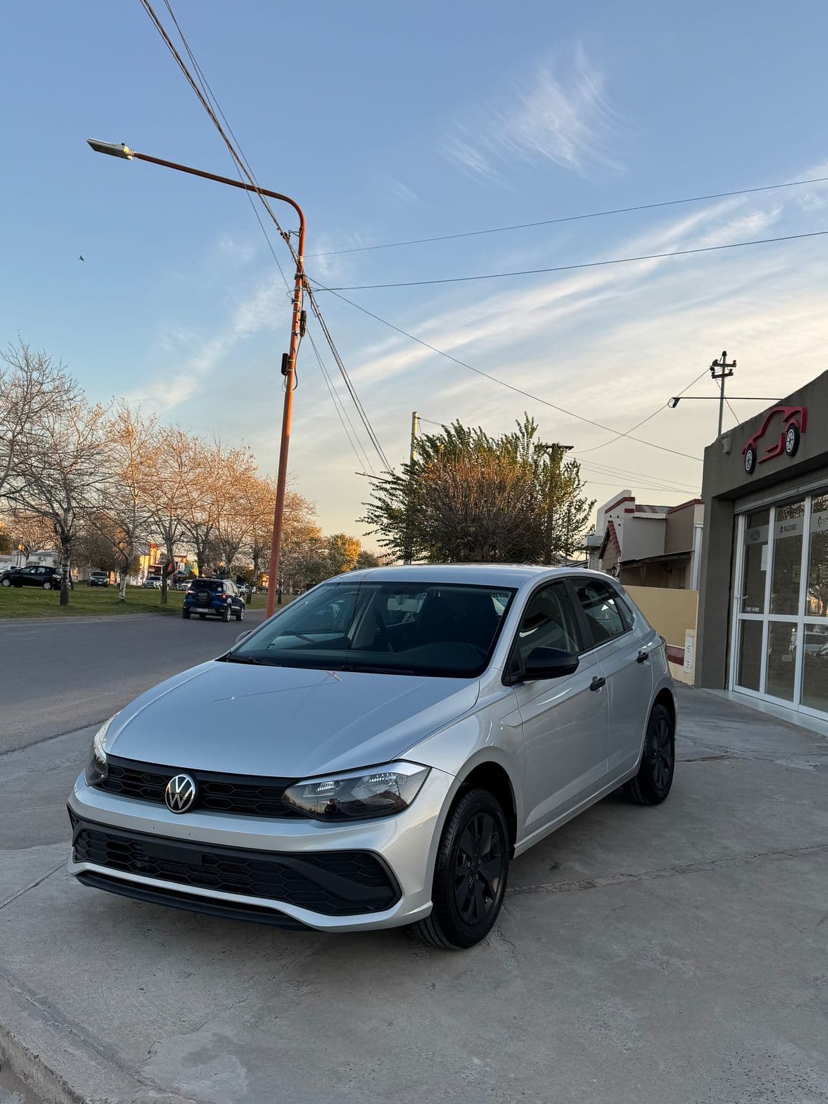 Foto de VOLKSWAGEN POLO 1.6 L/23 MSI TRACK