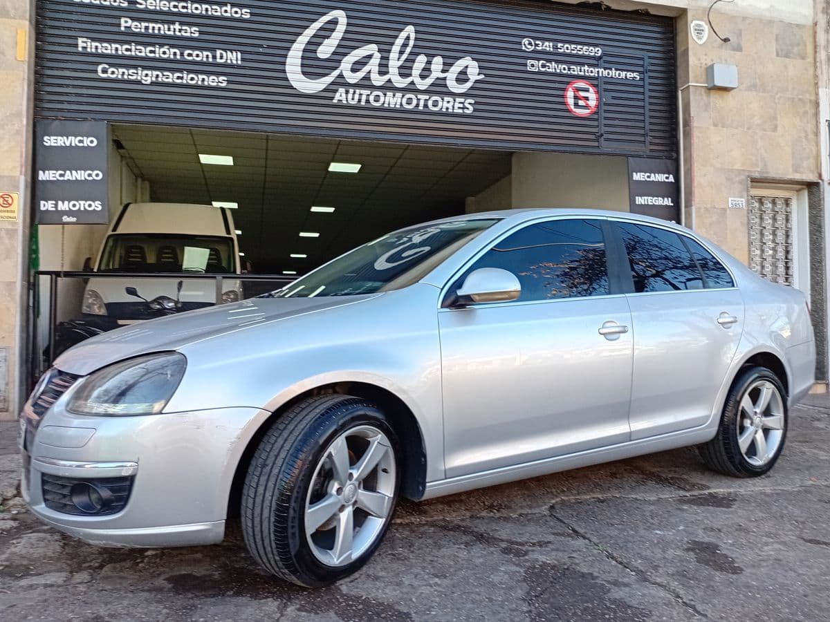 Foto de VOLKSWAGEN VENTO 2.5 170 HP ADVANCE